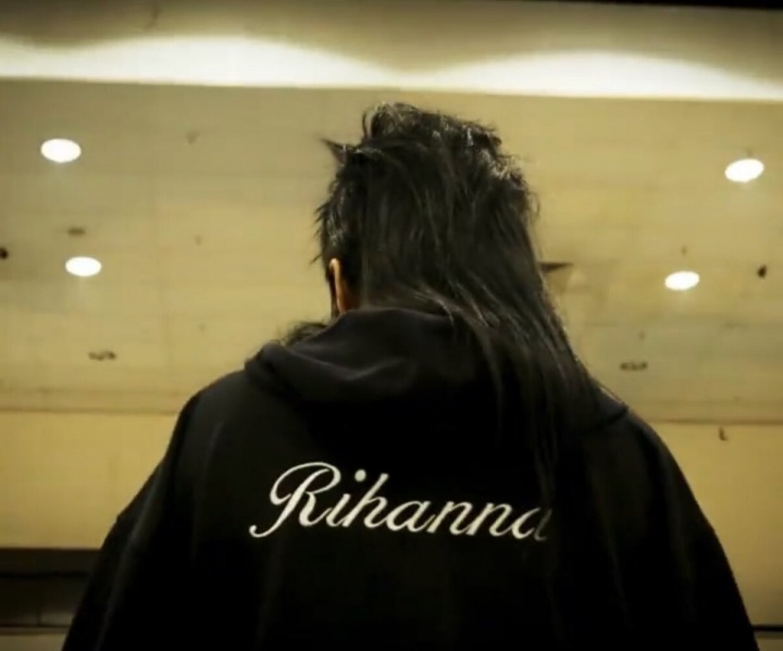 Rihanna s účesem na muleta Rihanna s účesem na muleta