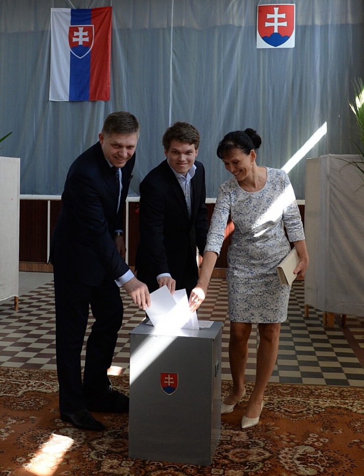 Robert Fico, manželka Svetlana a syn Michal. Robert Fico, manželka Svetlana a syn Michal.
