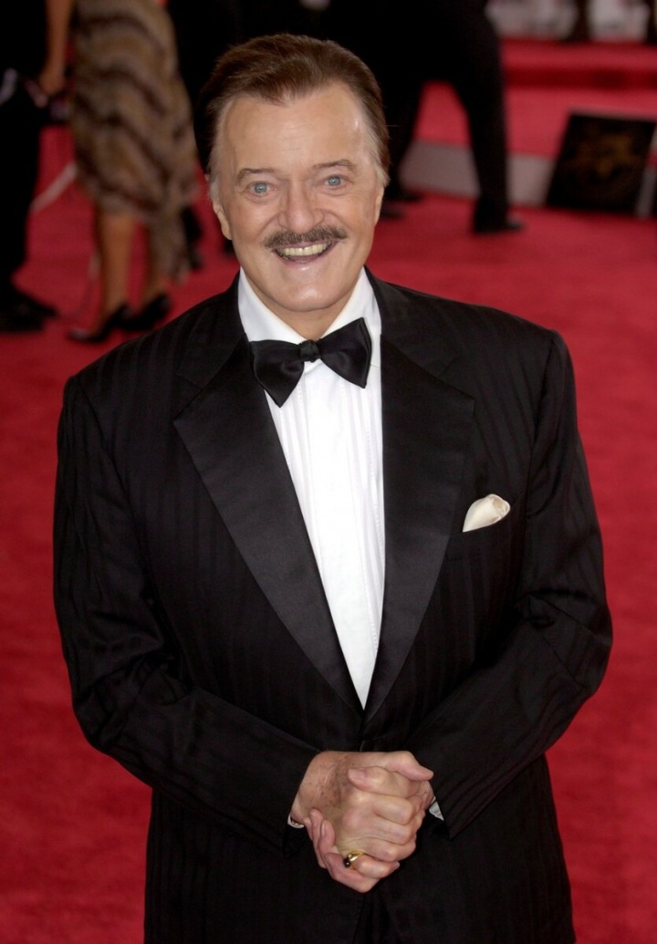 Robert Goulet. Robert Goulet.