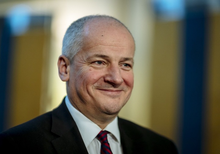 Roman Prymula bez roušky se usmívá. Roman Prymula bez roušky se usmívá.