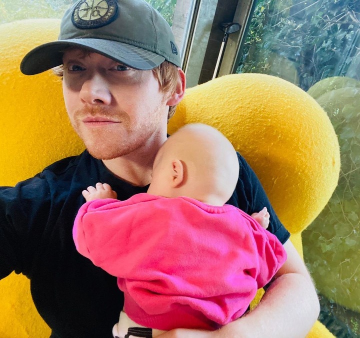 Herec Rupert Grint s dcerou Herec Rupert Grint s dcerou