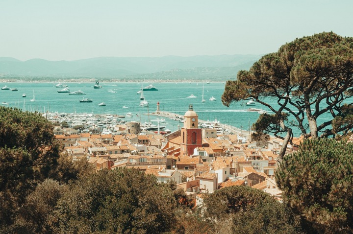 Saint-Tropez láká na skvělou atmosféru