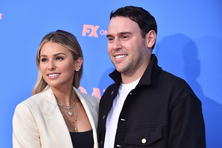 Manželský pár Scooter Braun a Yael Cohen v roce 2021 Manželský pár Scooter Braun a Yael Cohen v roce 2021