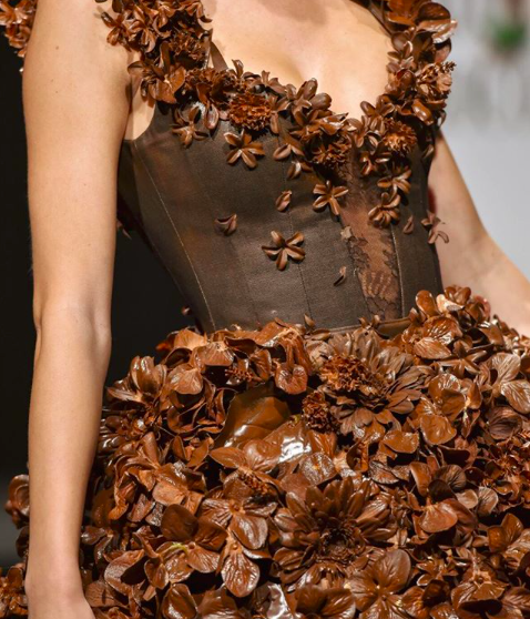 Šaty z čokolády? Jedině na Akci plné čokolády Salon du Chocolat. Šaty z čokolády? Jedině na Akci plné čokolády Salon du Chocolat.