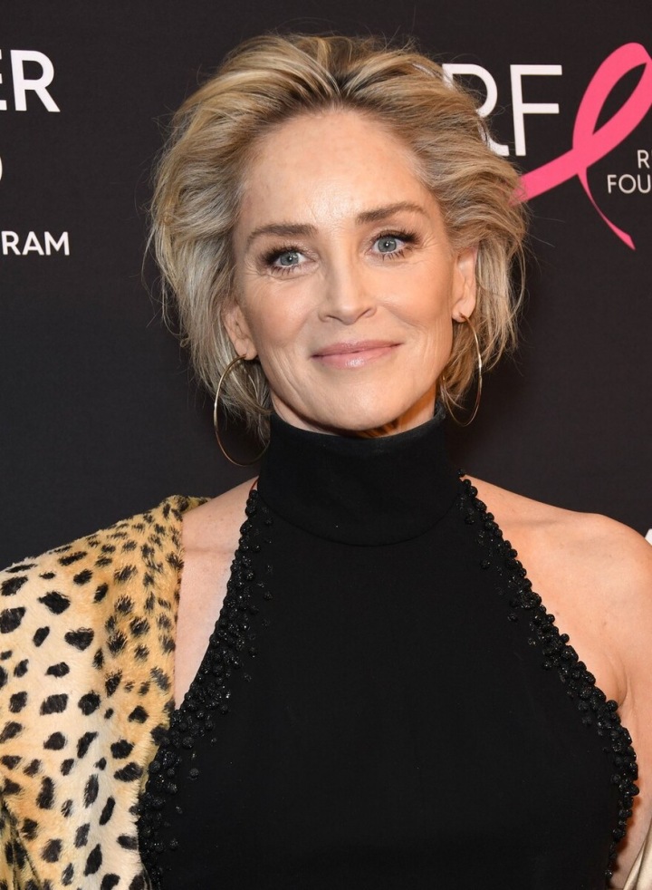 Sharon Stone v černém topu Sharon Stone v černém topu