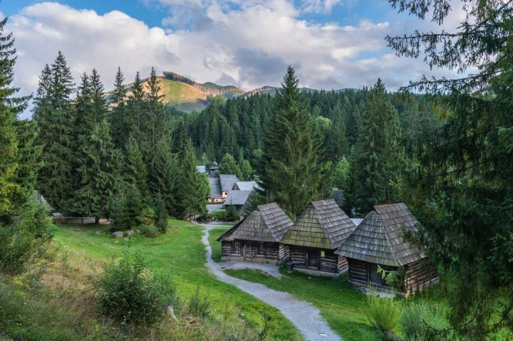 Lidová architektura Slovenska. Lidová architektura Slovenska.