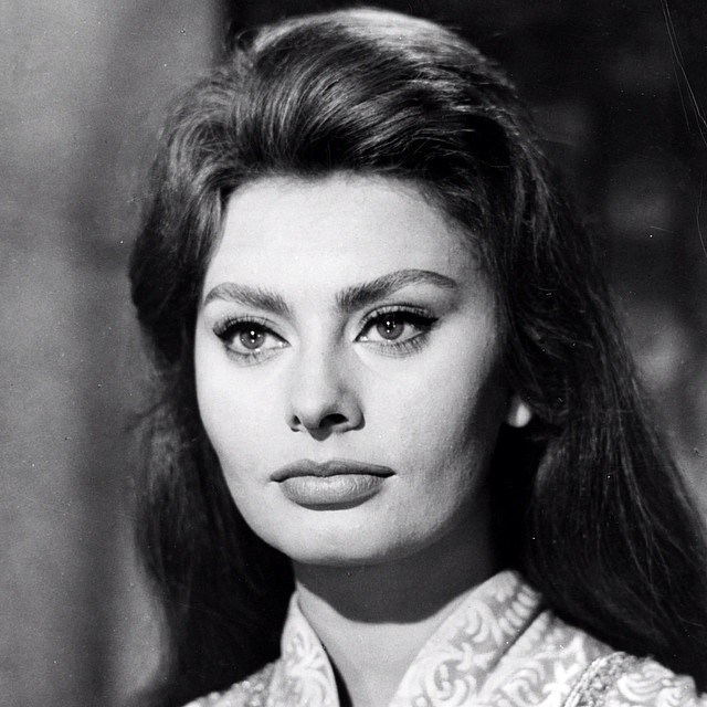 Sophia Loren na černobílém snímku