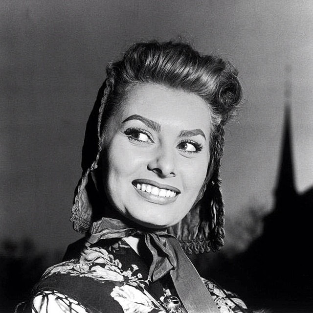 Sophia Loren na černobílém snímku