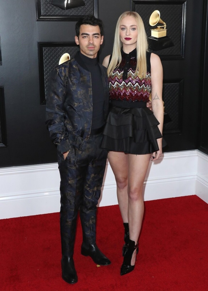Sophie Turner s manželem na udílení cen Grammy Sophie Turner s manželem na udílení cen Grammy