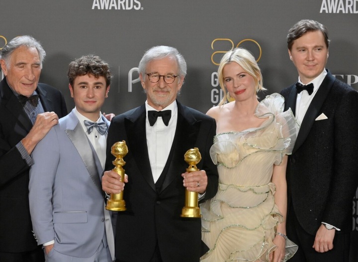  Judd Hirsch, Gabriel LaBelle, Steven Spielberg, Michelle Williams, a Paul Dano a snímek "The Fabelmans"