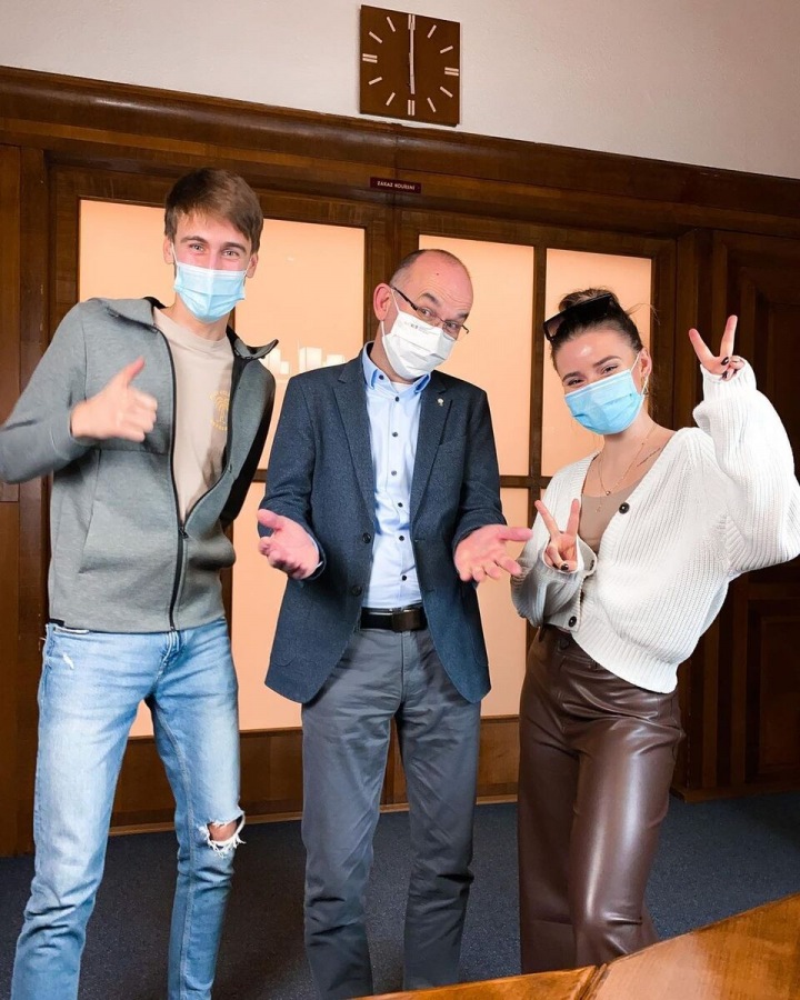 Šulcová a Gulab s ministrem zdravotnictví. Šulcová a Gulab s ministrem zdravotnictví.