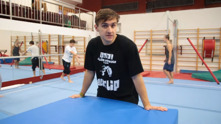 Tary býval mezi svými sledujícími oblíbený. To jen do chvíle, než se mu jeho sláva vymkla z rukou.