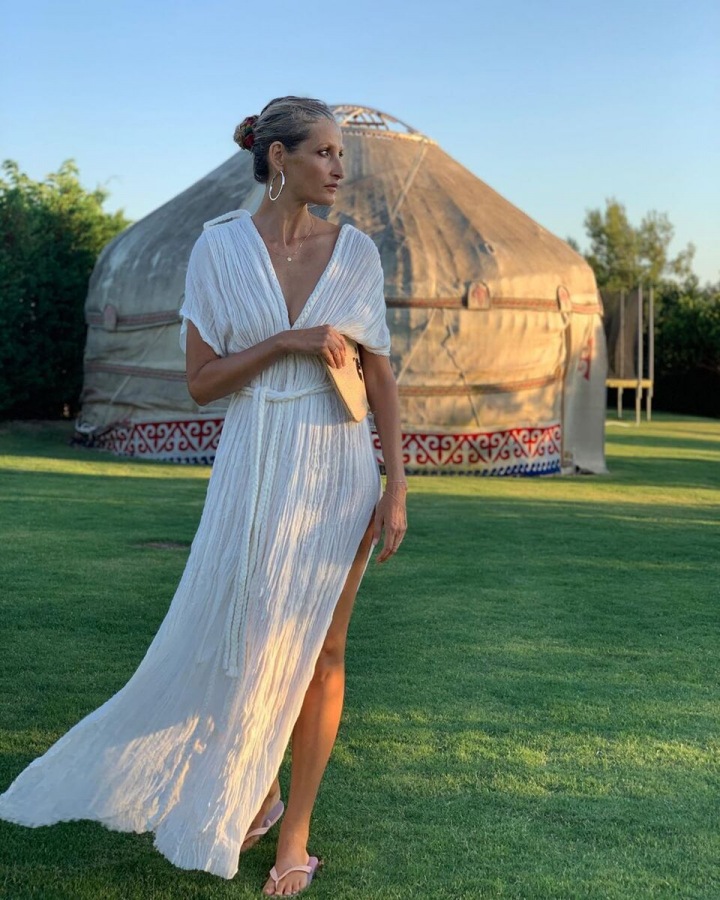 Tereza Maxová v bílých boho šatech Tereza Maxová v bílých boho šatech