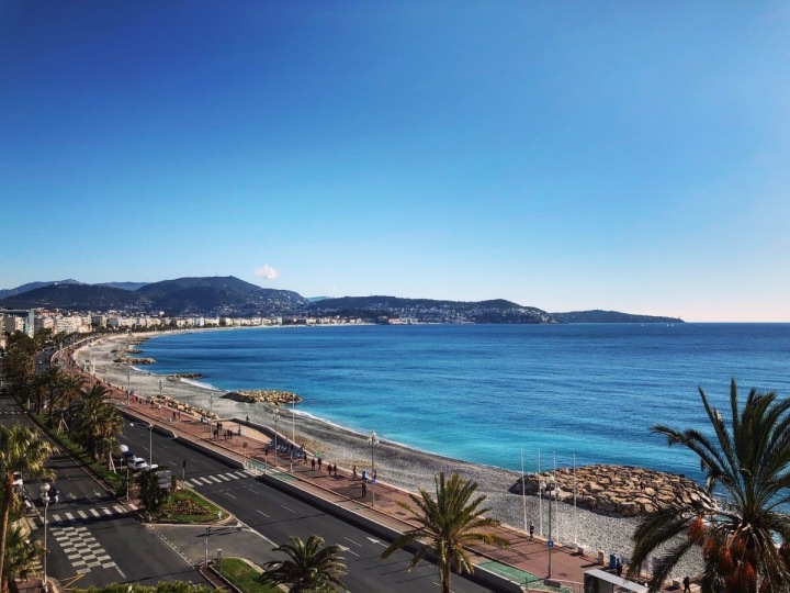 Pláž na Promenade des Anglais v Nice. Pláž na Promenade des Anglais v Nice.