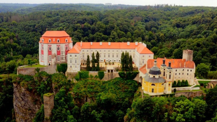 Pohled na celkový zámek Pohled na celkový zámek