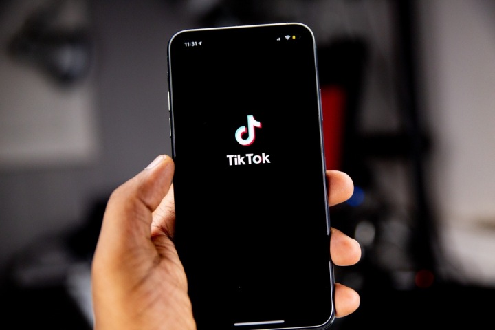 Aplikace TikTok na chytrém telefonu 