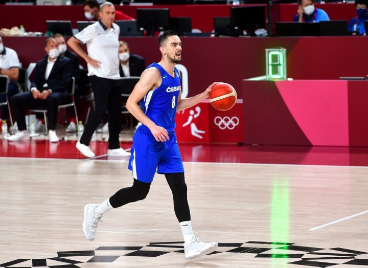 Český basketbalista Tomáš Satoranský Český basketbalista Tomáš Satoranský
