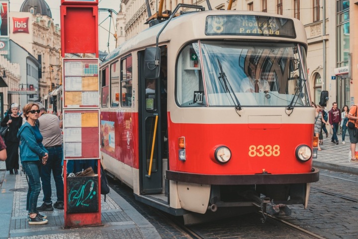 Tramvajová zastávka v Praze Tramvajová zastávka v Praze