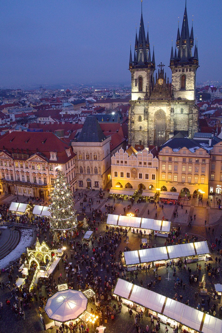 Staroměstské náměstí o Vánocích. Staroměstské náměstí o Vánocích.