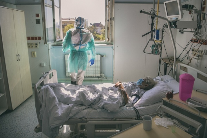 Fotografka zachycuje život pacientů i lékařů. Fotografka zachycuje život pacientů i lékařů.