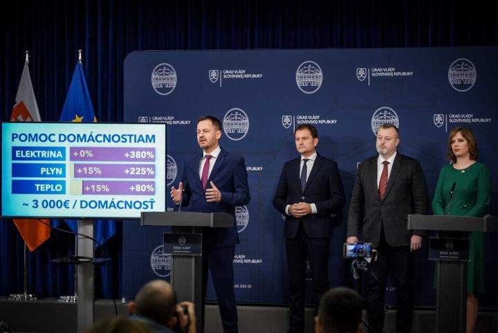 Vláda představuje plán pomoci