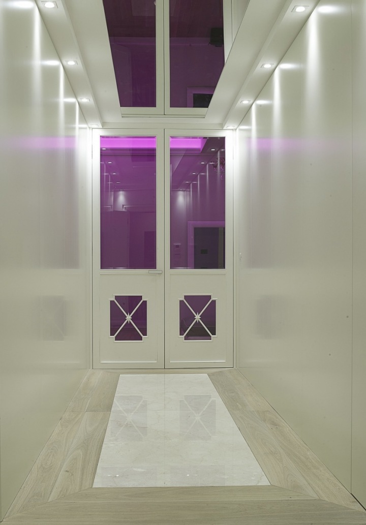 Růžové osvětlení interiéru