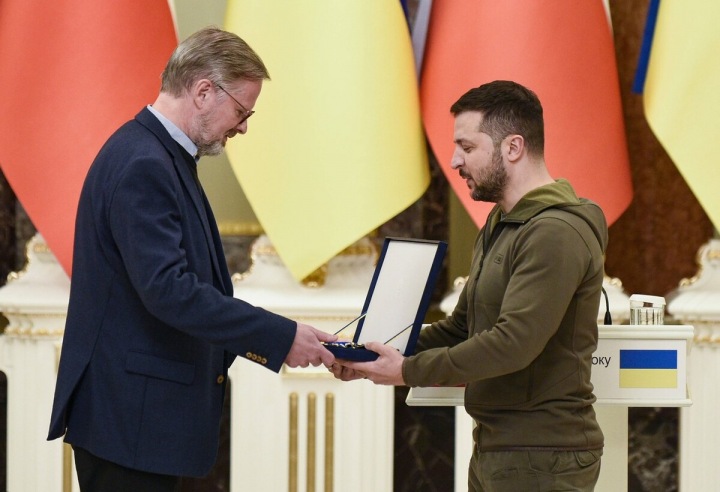 Zelenskyj udělil českému premiérovi Fialovi státní vyznamenání