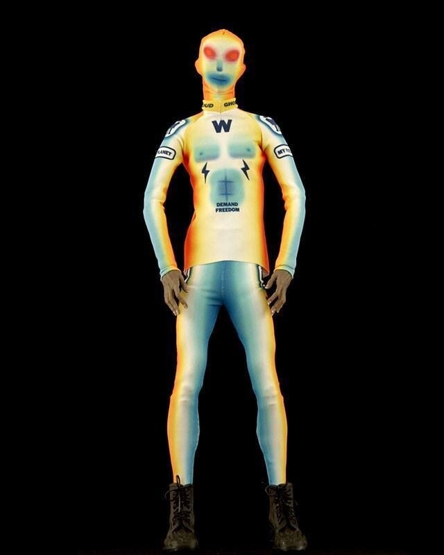 Pánský model z kolekce Walter Van Beirendonck SS 2021 Pánský model z kolekce Walter Van Beirendonck SS 2021