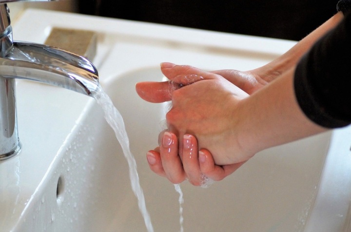 Základem je důkladná osobní hygiena. Základem je důkladná osobní hygiena.