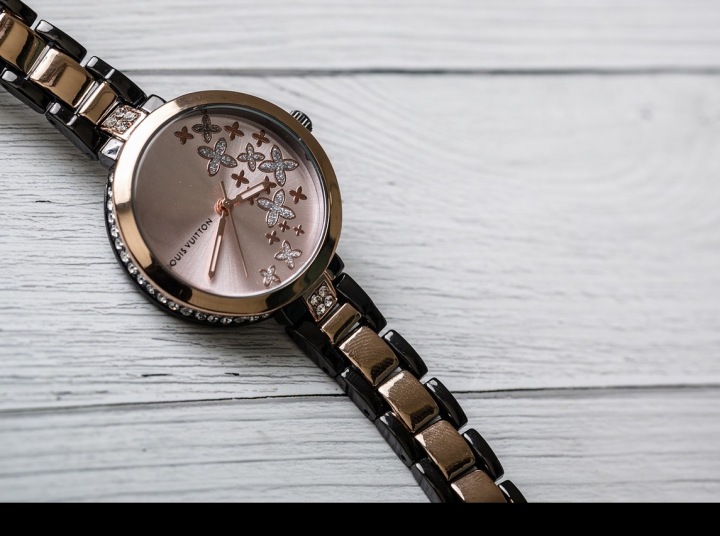 Hodinky LV