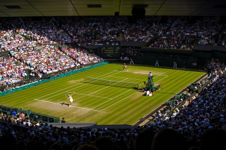 Wimbledonský trávník dostává během turnaje zabrat