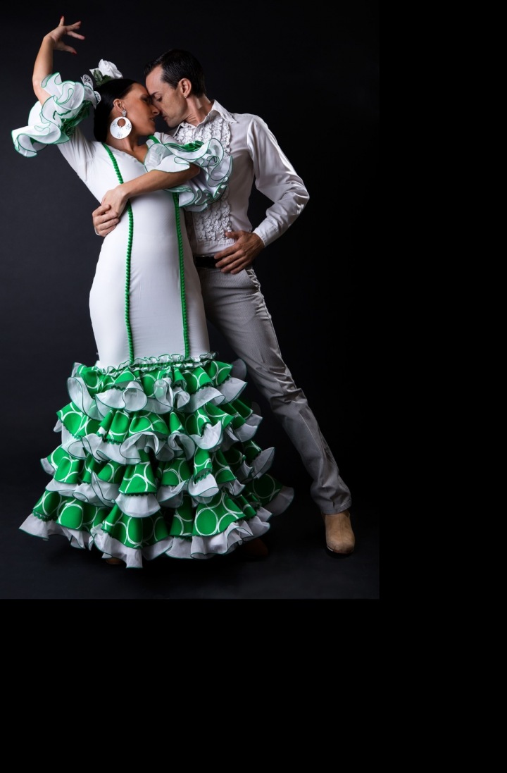 Na obrázku je romský taneční pár