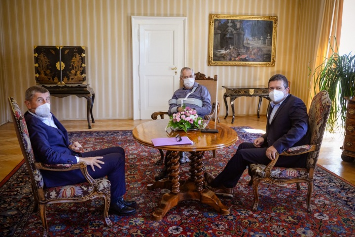 Andrej Babiš, Miloš Zeman a Jan Hamáček na schůzce v Lánech