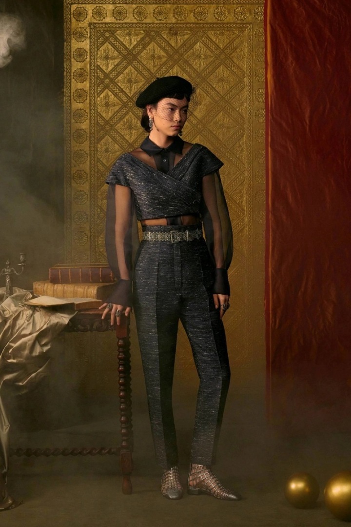 Žena v modelu Dior Spring 2021 Couture Žena v modelu Dior Spring 2021 Couture