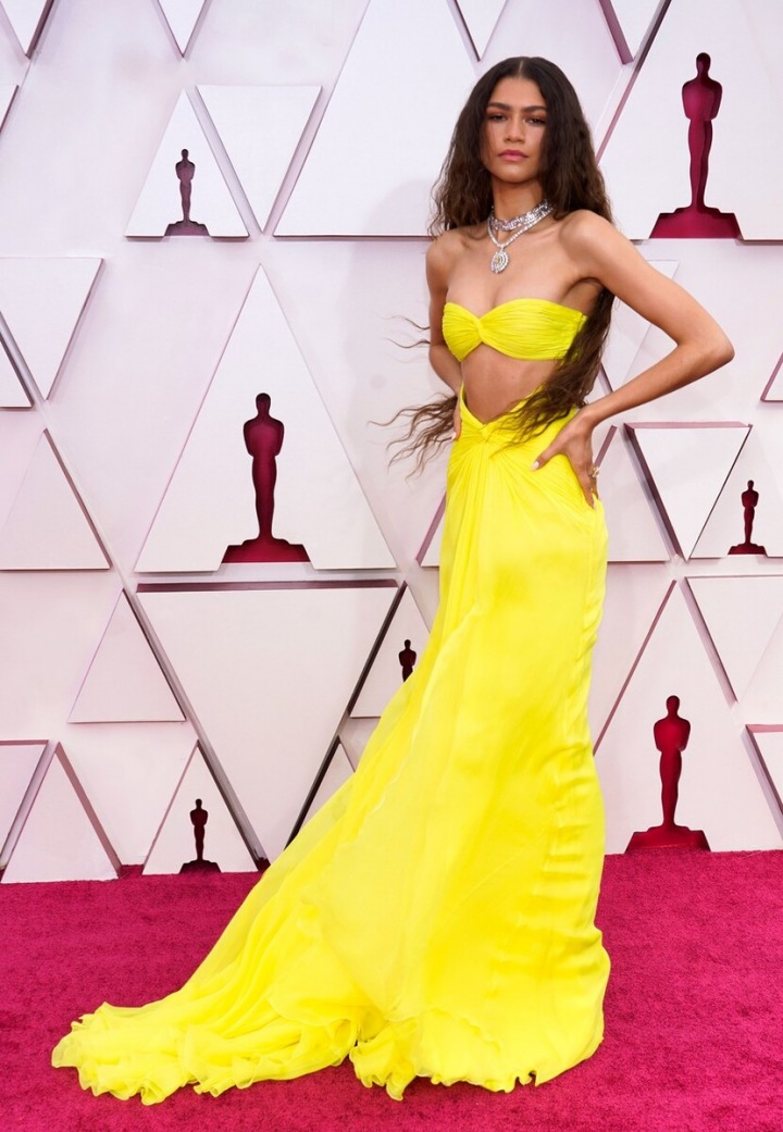 Zendaya v šatech Masion Valentino Zendaya v šatech Masion Valentino