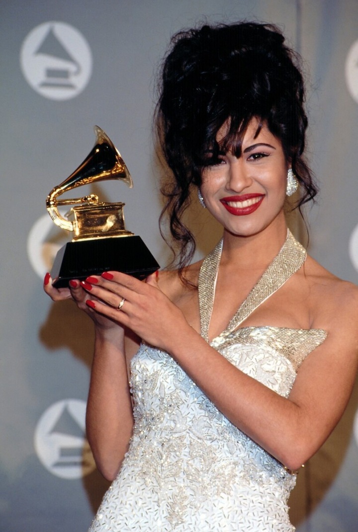 Zpěvačka Selena s cenou Zpěvačka Selena s cenou