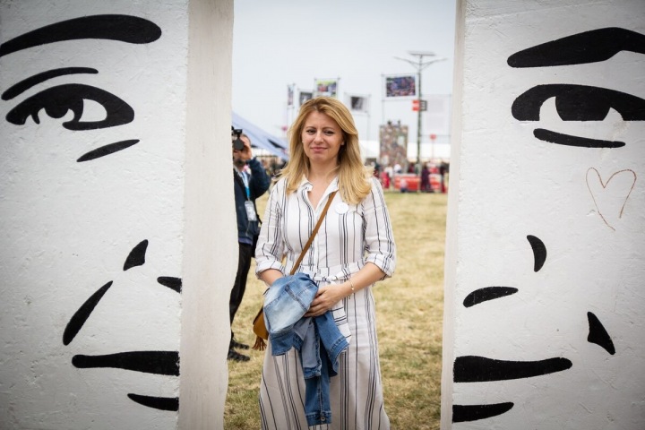 Zuzana Čaputová přišla mezi lidi v ležérním oblečení Zuzana Čaputová přišla mezi lidi v ležérním oblečení