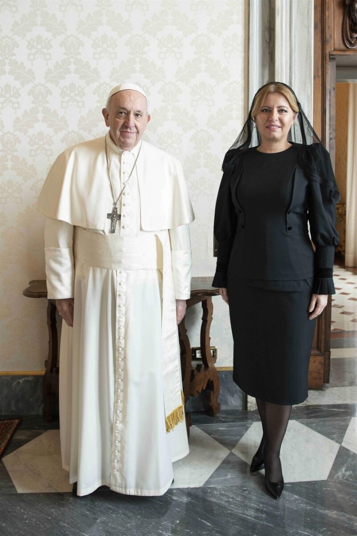 Prezidentka SR Zuzana Čaputová s papežem Františkem. Prezidentka SR Zuzana Čaputová s papežem Františkem.