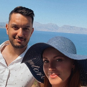 Klára Prošková s Michalem Schöpke během letošního léta na Krétě.
