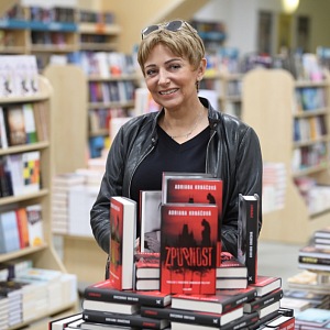 Adriana Krnáčová napsala knihu Zpupnost.