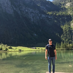 Michael Obrtel v přírodě u jezera Obersee.