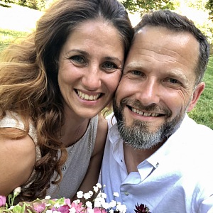 Petr Jan Křen s partnerkou Veronikou Vieweghovou, zásnuby v létě 2021.