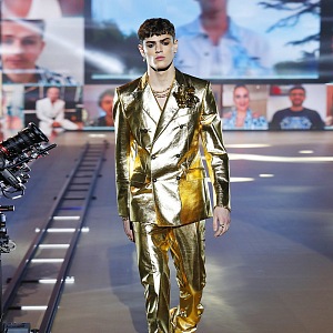 Muž na přehlídce Dolce & Gabbana FW2021