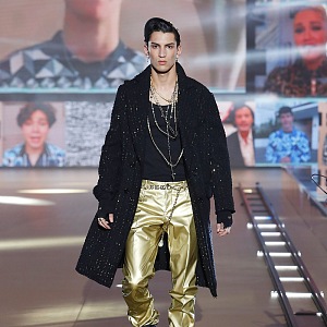 Muž na přehlídce Dolce & Gabbana FW2021