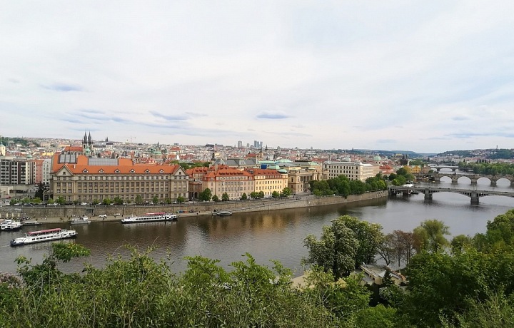 Dvořákovo nábřeží
