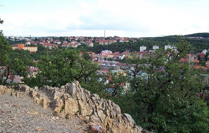 Pohled na Košíře ze Smichova, Skalka