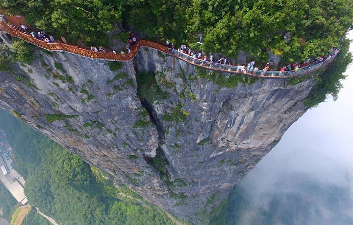 Coiling Dragon Cliff skywalk