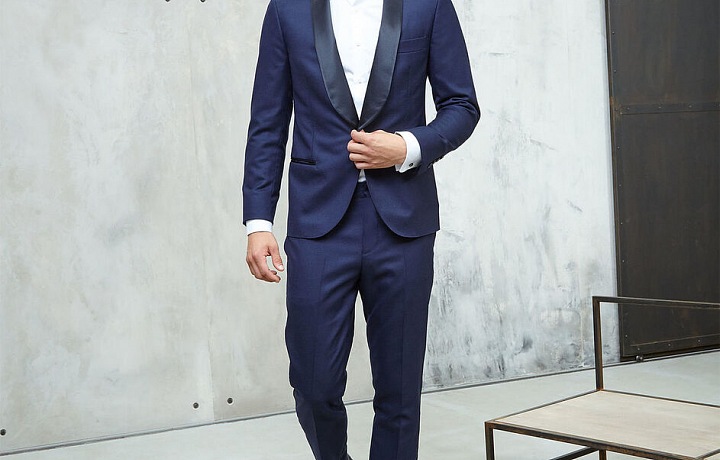 K neodolatelnému muži patří dobře padnoucí smoking. 