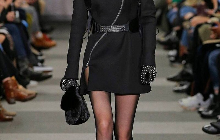 Černá móda pro moderní ženu. 