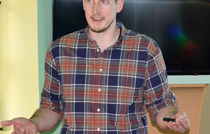 Lukáš Barda je digitální nomád, který nyní přednáší na téma jak být offline, ale happy.